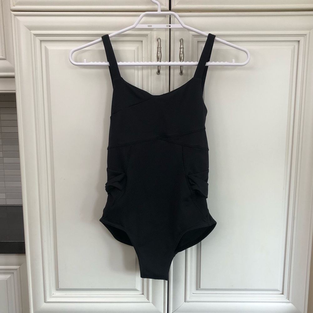 Ivivva by Lululemon girl’s bodysuit 🍋